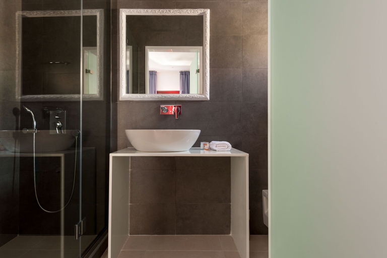 Bathroom 5, Mar n Mar Crown Hotel and Suites, South Aegean