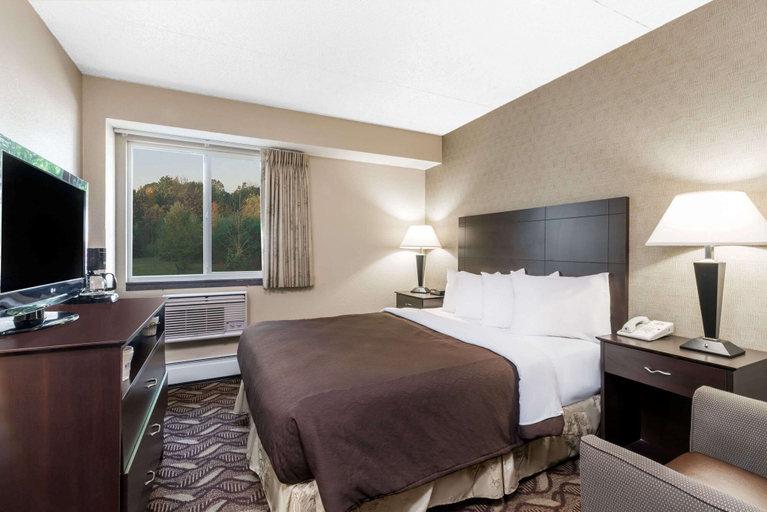 Bedroom 3, Days Inn by Wyndham Bismarck, Burleigh