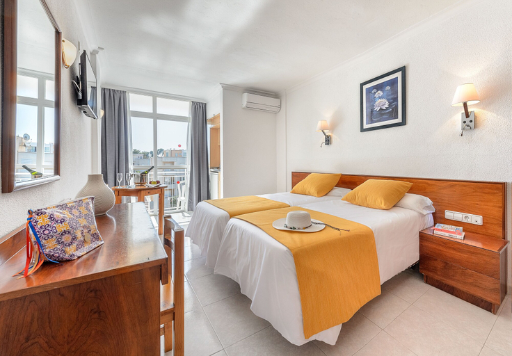 Bedroom 2, Aparthotel Vibra Bay, Baleares