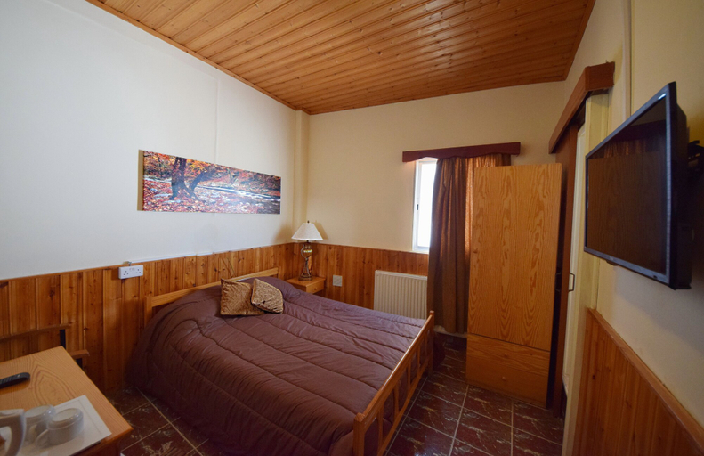 Bedroom 4, Christys Palace Hotel