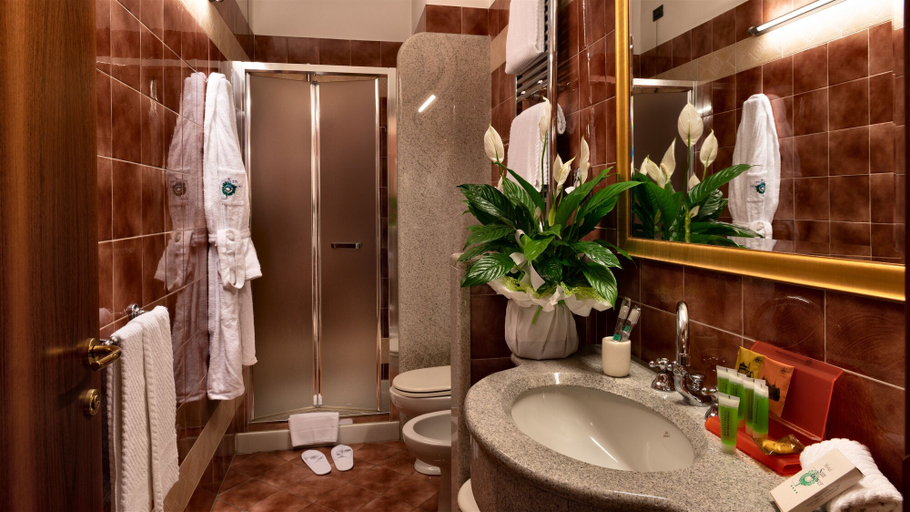 Bathroom 4, Hotel Sunflower, Milano