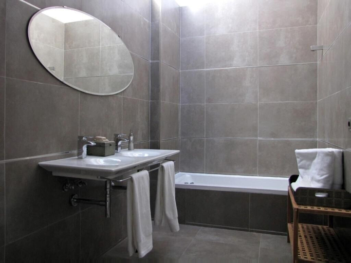 Bathroom 3, El Morendal, Soria