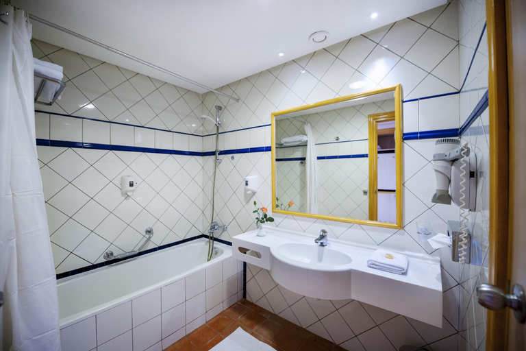 Bathroom 5, Medina Belisaire &Thalasso, Bouficha