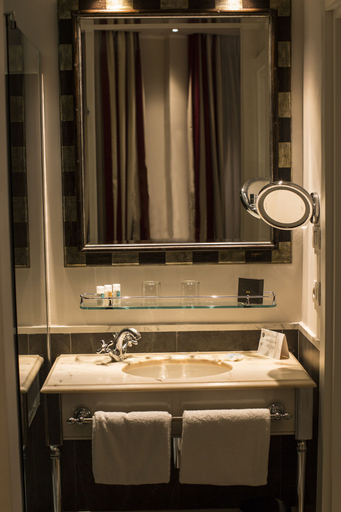 Bathroom 5, Hotel Monte Cenci, Rome