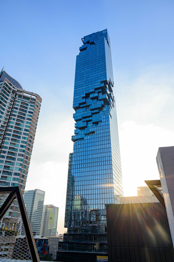 Exterior & Views 16