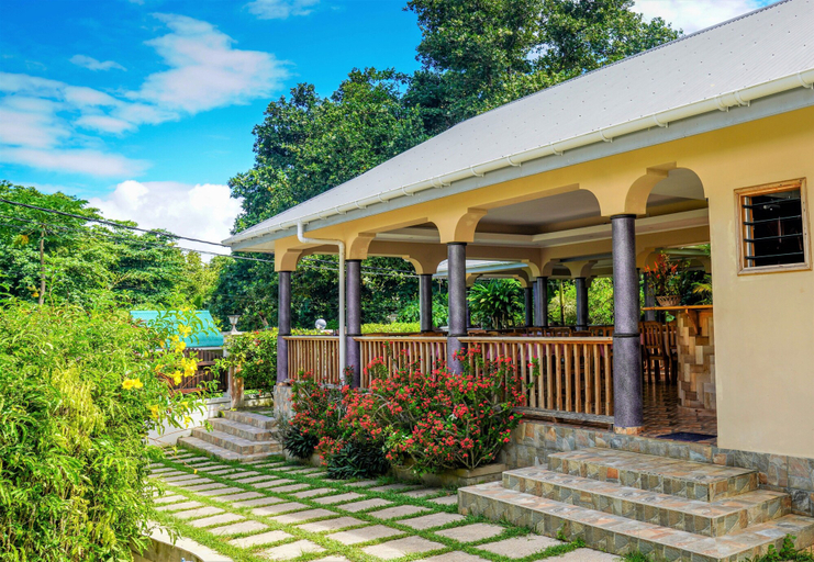 Exterior & Views 1, Bernique Guest House