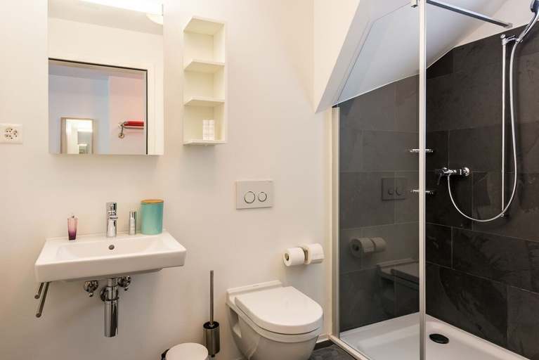 Bathroom 3, Legendär Zermatt, Visp
