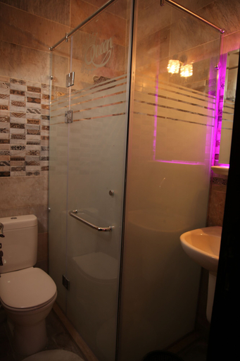 Bathroom 5, Queen Pyramids View Inn, Al-Ahram