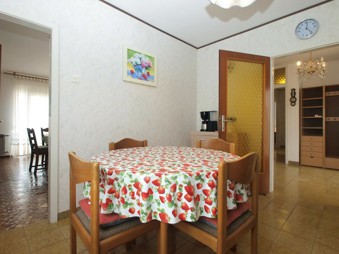 Others 4, Apartment 1704, Medulin