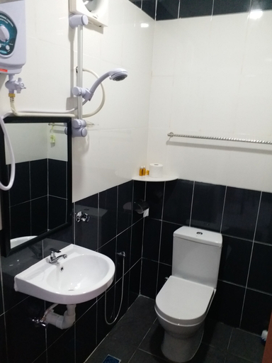 Bathroom 3, Idaman Guesthouse, Langkawi