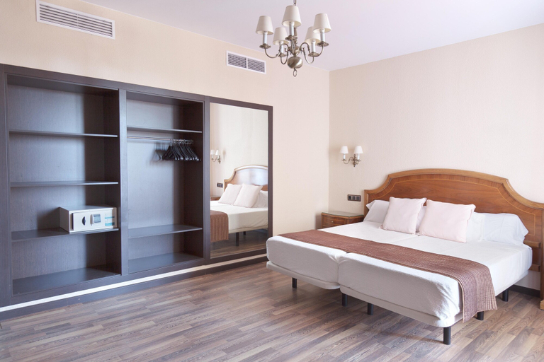 Bedroom 3, Hotel Roger de Flor Seleqtta, Girona