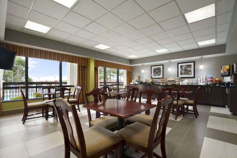 Food & Drinks 5, Super 8 by Wyndham Calhoun, Gordon