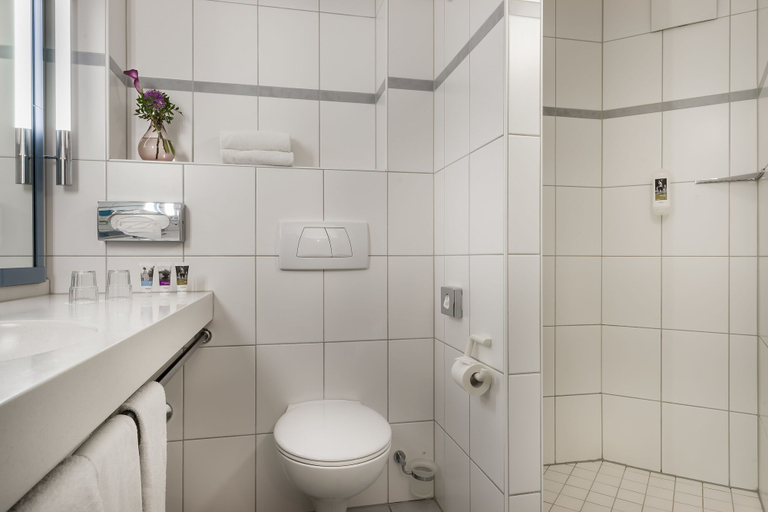 Bathroom 4, Garner Hotel OBERHAUSEN by IHG, Oberhausen