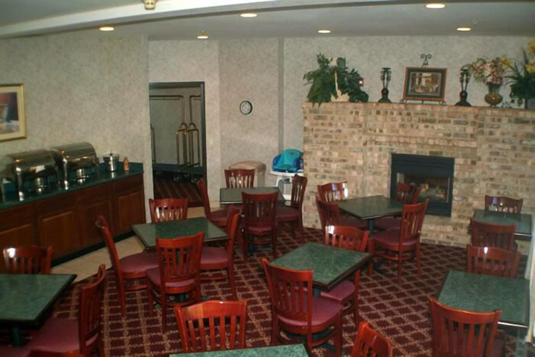 Food & Drinks 5, Baymont by Wyndham New Buffalo, Berrien