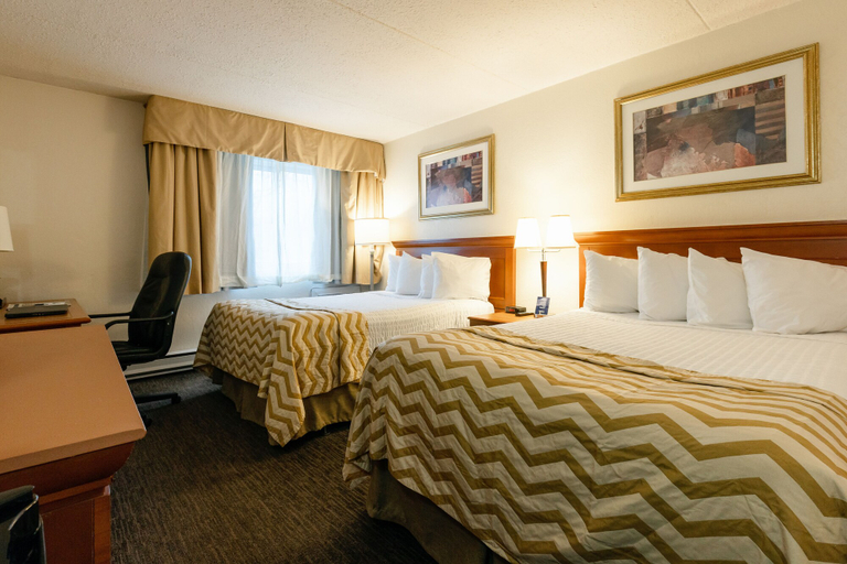 Bedroom 3, Travelodge by Wyndham Ottawa East, Ottawa