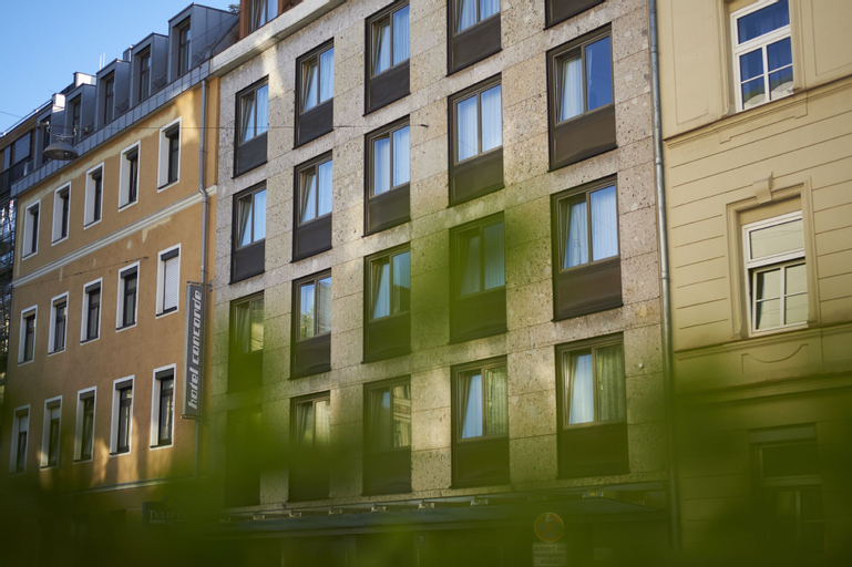 Exterior & Views 25