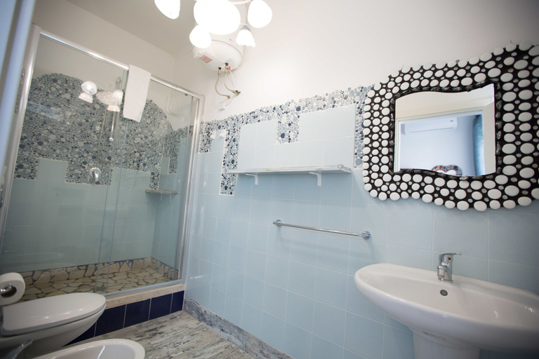 Bathroom 5, Versomare, Bari