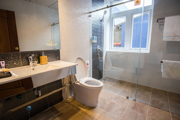 Bathroom 5, Orussey One Hotel & Apartment, Phnom Penh