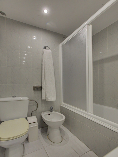 Bathroom 3, Emperatriz I, Salamanca