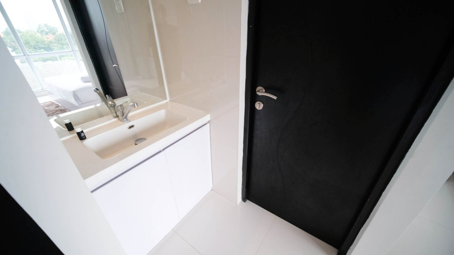 Others 5, Strategic and Comfy Studio (No Kitchen) at Grand Darmo Suite Apartment By Travelio, Surabaya