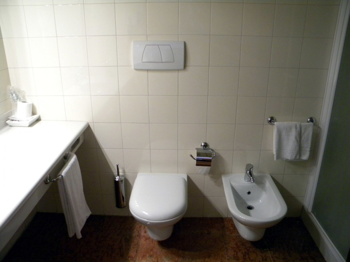 Bathroom 4, Hotel Corone, Treviso