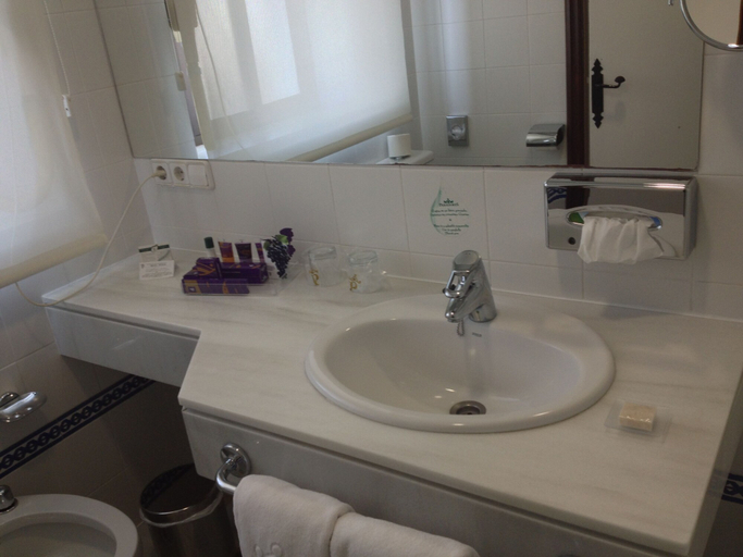 Bathroom 4, Parador De Arcos De La Frontera, Cádiz