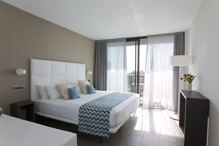 Bedroom 3, Altafulla Mar Hotel, Tarragona