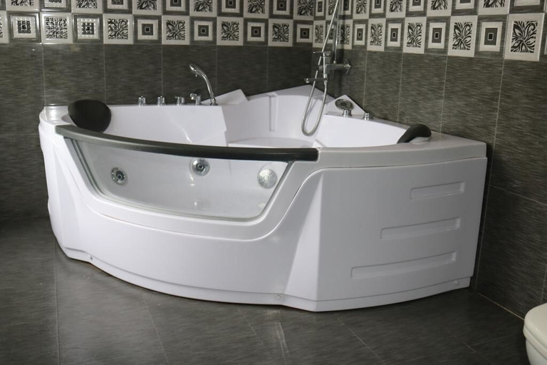 Bathroom 4, Ellas Edge Resort, Ella
