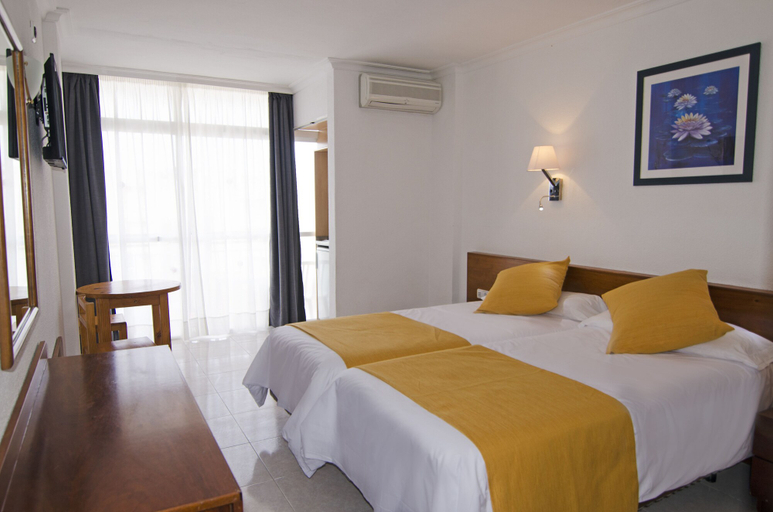 Bedroom 3, Aparthotel Vibra Bay, Baleares