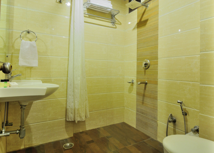 Bathroom 3, Hotel The Raj, New Delhi, Delhi