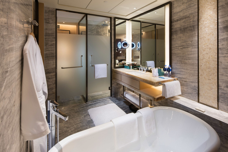 Bathroom 5, Hilton Quanzhou Riverside, Quanzhou