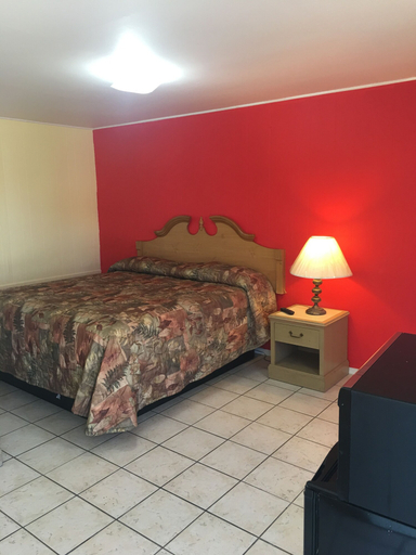 Bedroom 4, Shelton Motel, Cape May