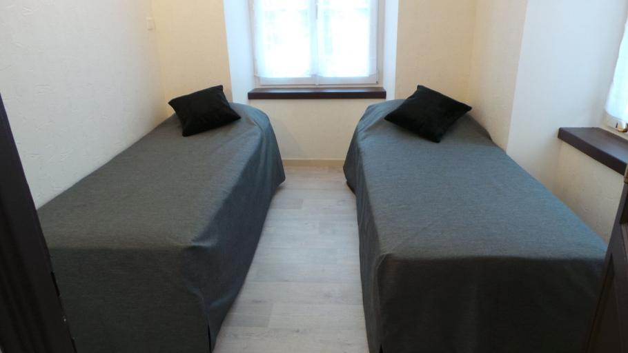 Bedroom 3, De la Renaissance, Manche
