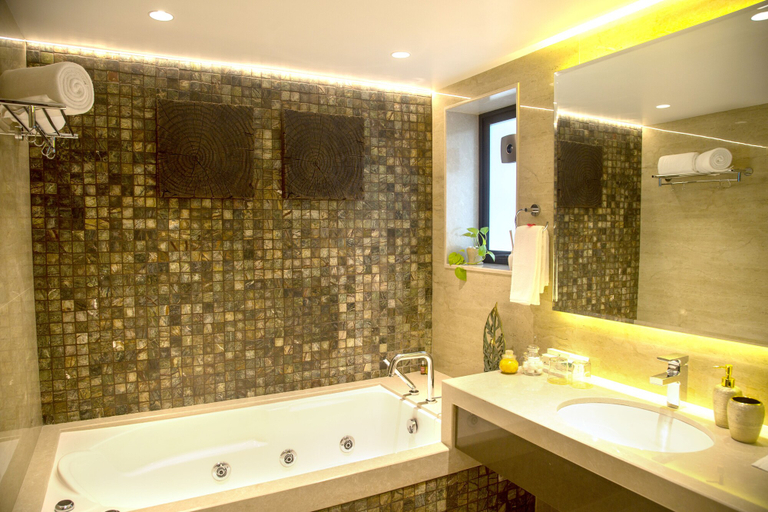 Bathroom 5, Fazlani Natures Nest - The Wellness Retreat, Pune