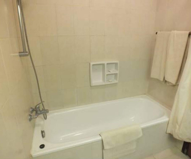 Bathroom 5, Besakih Beach Hotel, Denpasar