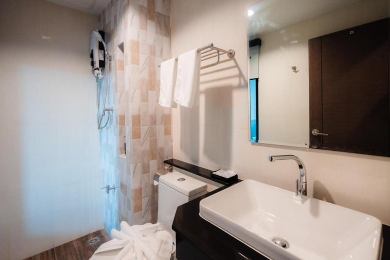 Bathroom 5, JS Hotel, Hat Yai