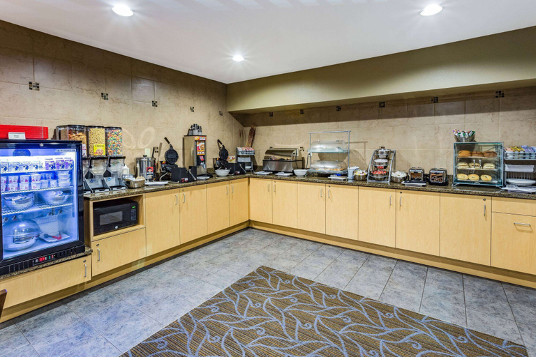 Food & Drinks 5, AmericInn by Wyndham Burnsville, Dakota