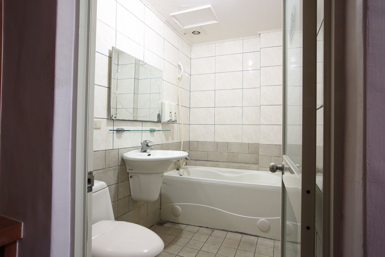 Bathroom 4, Long Shan Hotel, Yilan