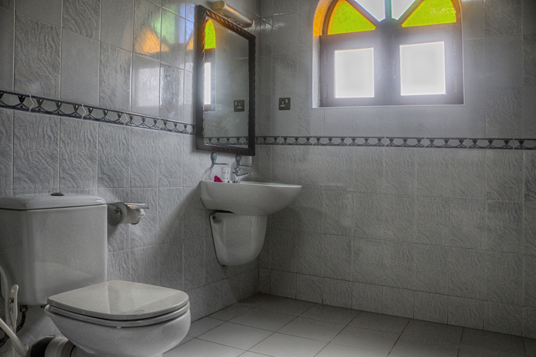 Bathroom 4, Tausi Palace Hotel, Mjini