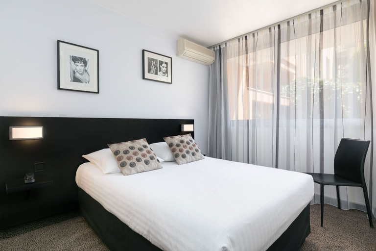 Bedroom 3, Best Western Hotel Mediterranee Menton, Alpes-Maritimes