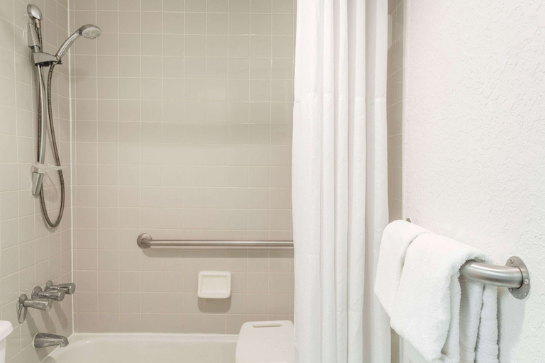 Bathroom 4, Travelodge by Wyndham Deltona, Volusia