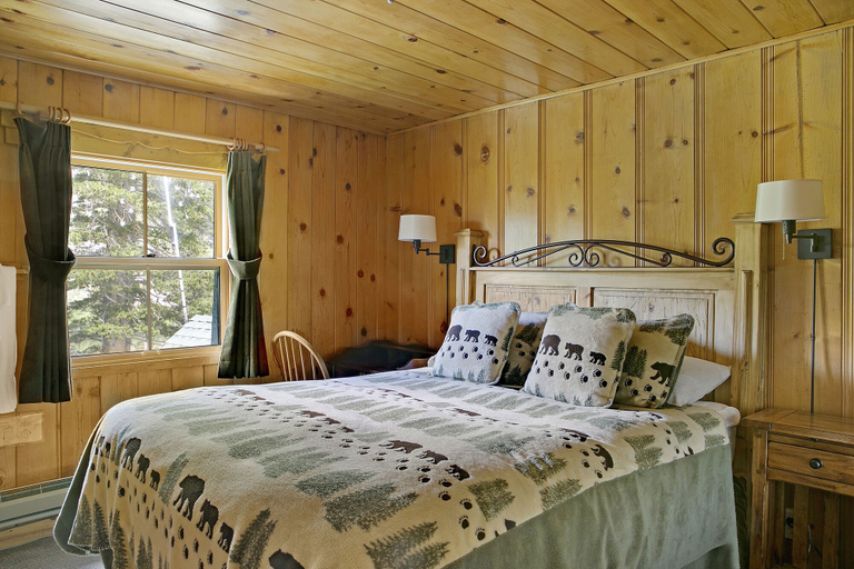 Bedroom 3, Tamarack Lodge and Resort, Mono