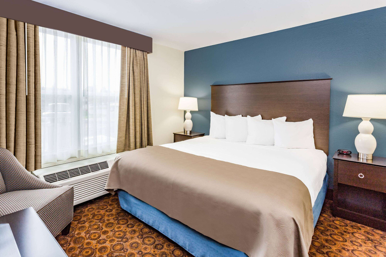 Bedroom 3, AmericInn by Wyndham Burnsville, Dakota