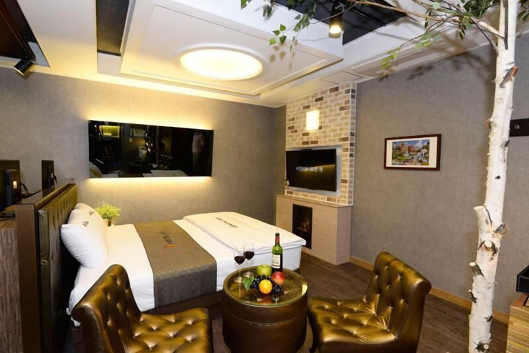 Bedroom 3, Hotel Asia, Buk