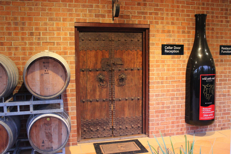 Food & Drinks 5, Wild Cattle Creek Estate, Yarra Ranges - Seville