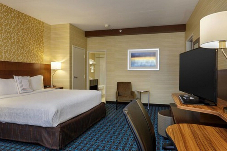 Bedroom 4, Fairfield Inn & Suites by Marriott Belleville, Hastings