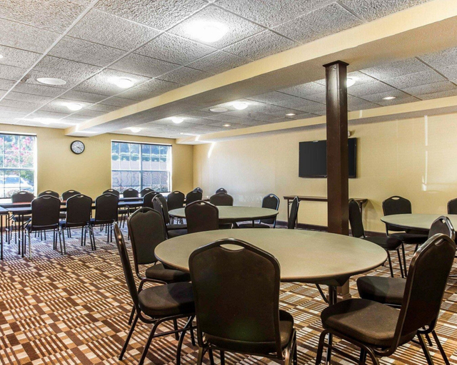 Food & Drinks 5, Comfort Inn & Suites Ballpark Area, Cobb