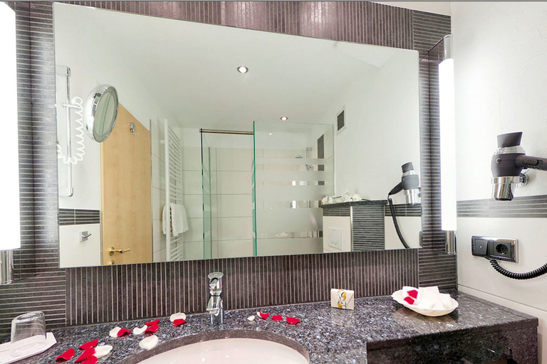 Bathroom 4, Vis a Vis Parkhotel, Waldeck-Frankenberg