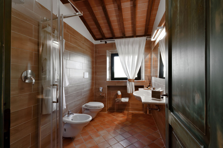 Bathroom 3, Porsenna Resort, Perugia