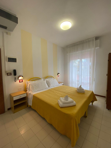Bedroom 4, Hotel Terminus, Rimini